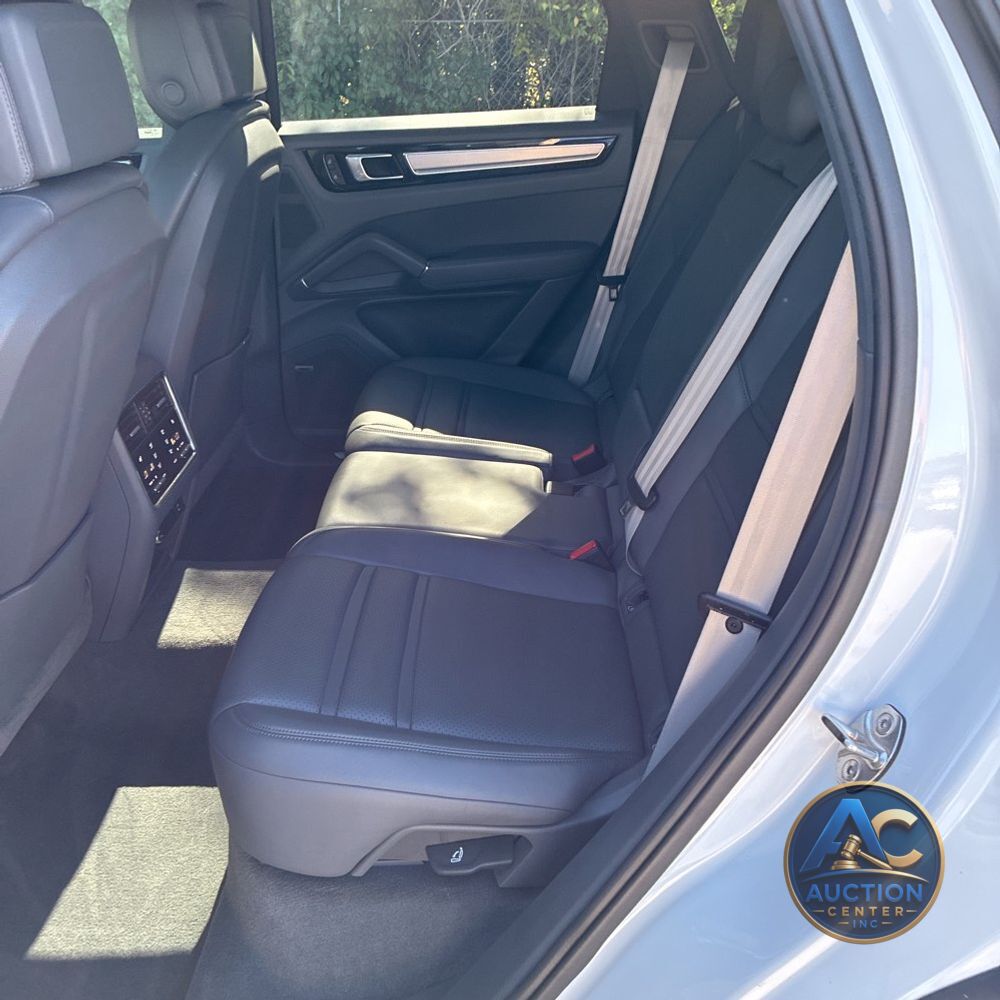 2022 Porsche Cayenne Platinum Edition