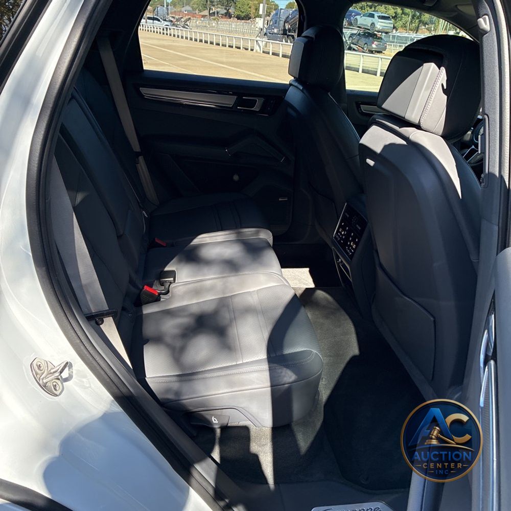 2022 Porsche Cayenne Platinum Edition