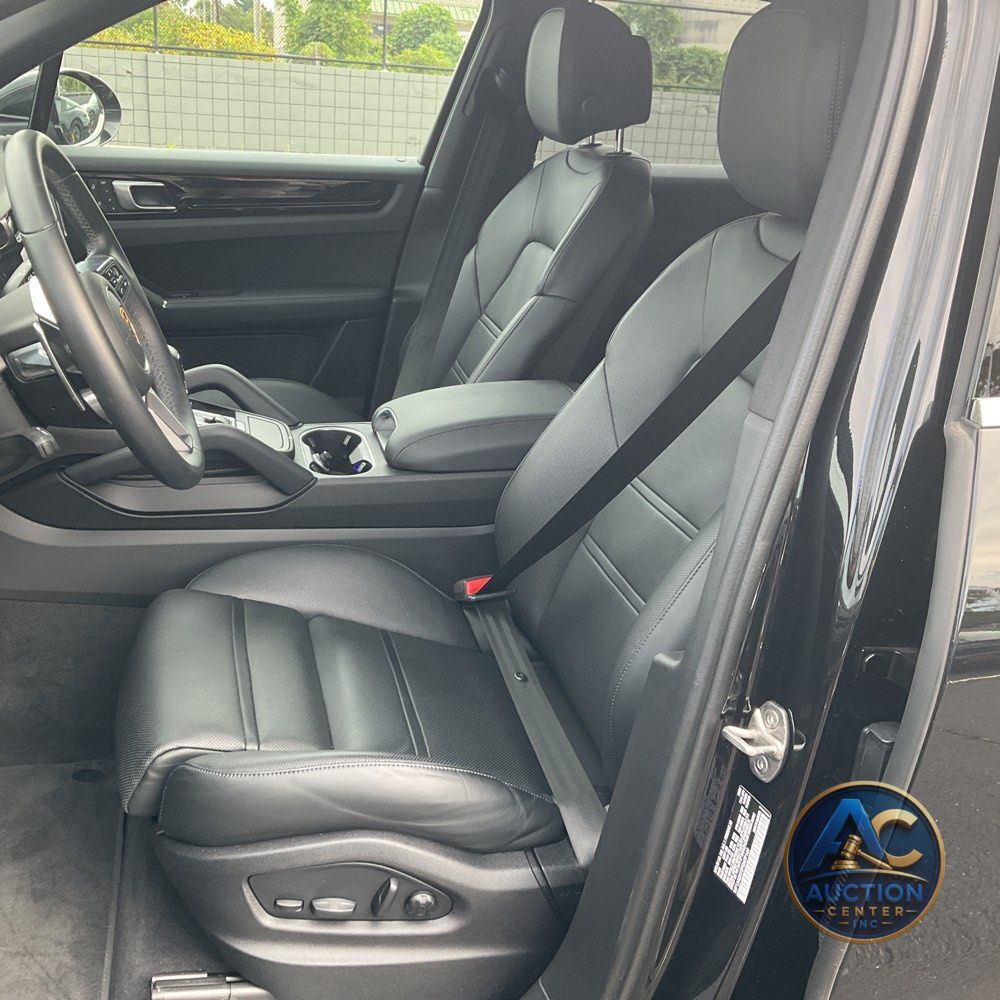 2023 Porsche Cayenne Base