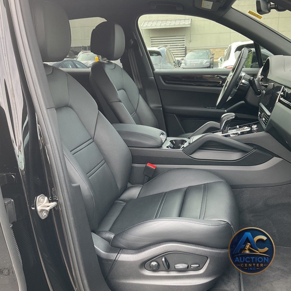 2023 Porsche Cayenne Base