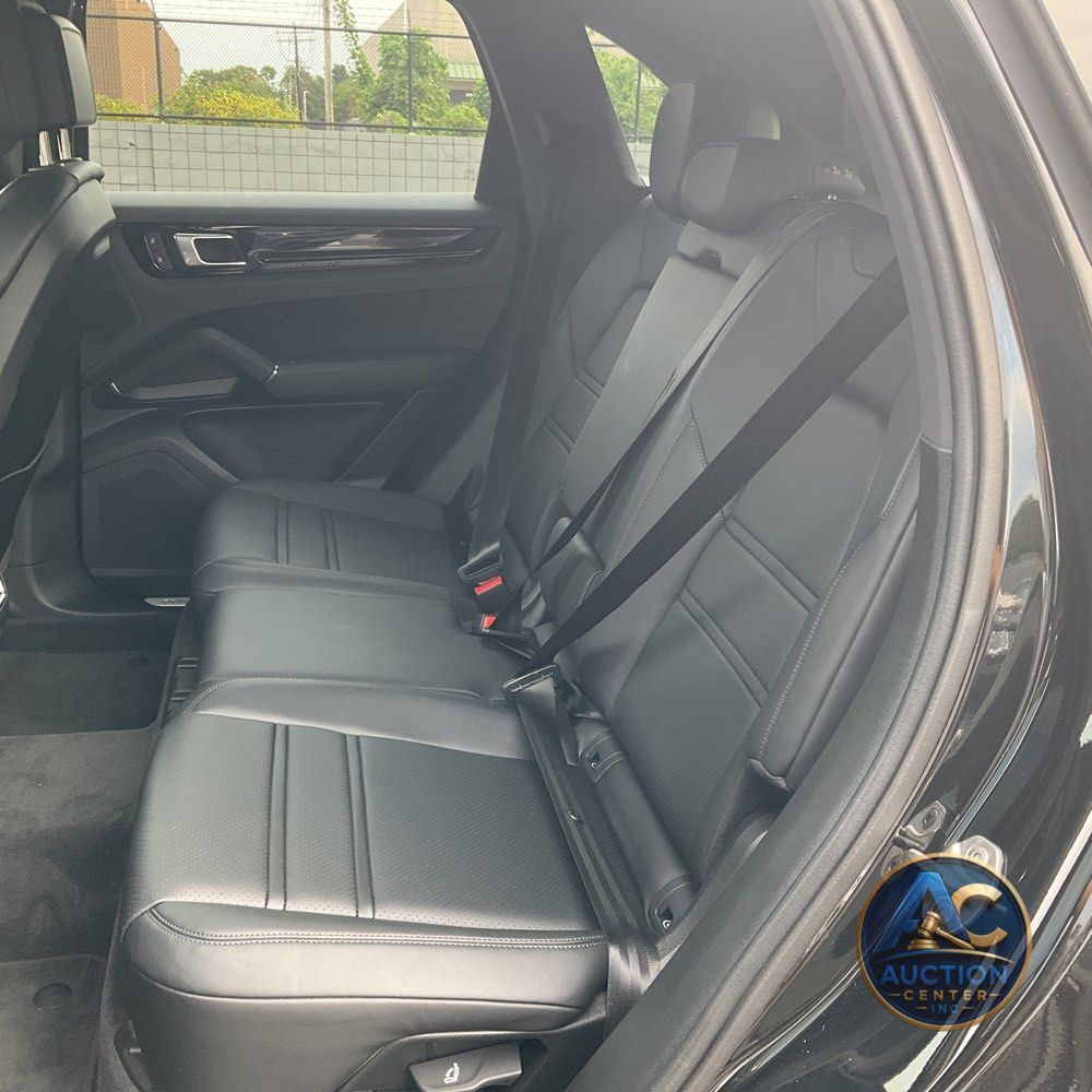 2023 Porsche Cayenne Base