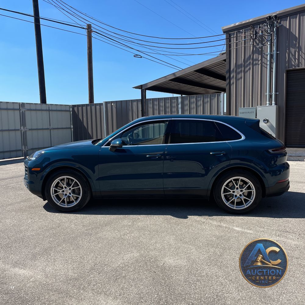 2024 Porsche Cayenne Base
