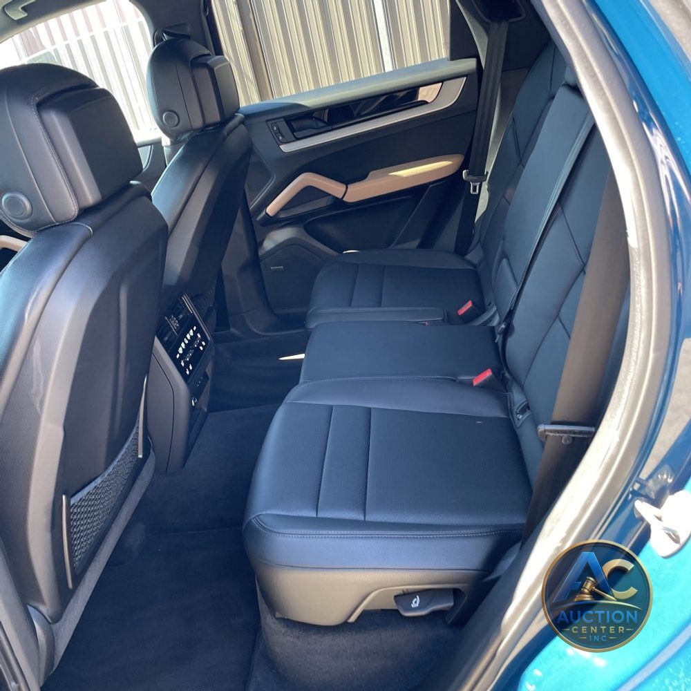 2024 Porsche Cayenne Base