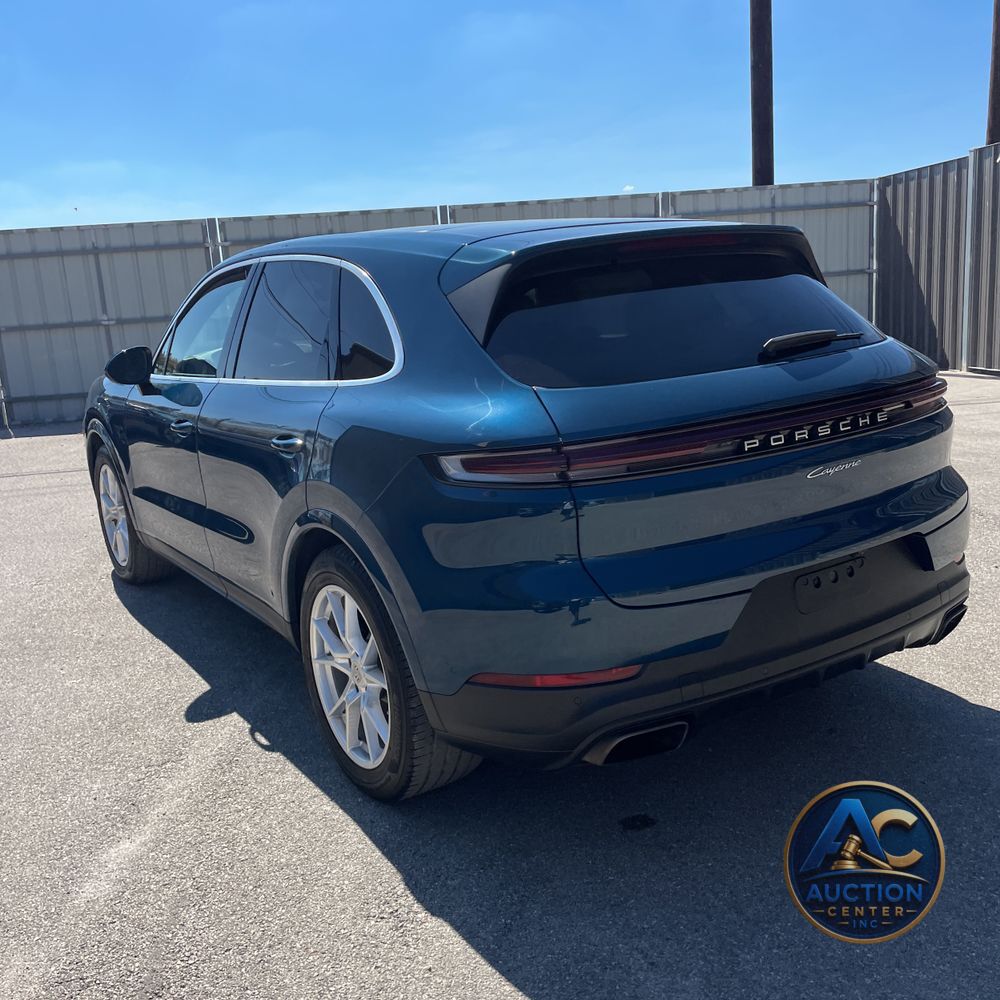 2024 Porsche Cayenne Base