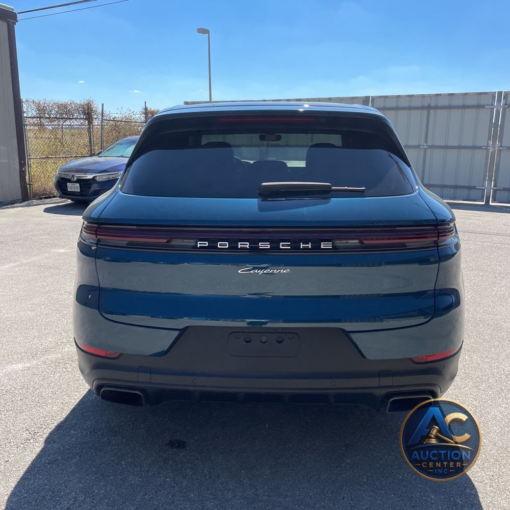 2024 Porsche Cayenne Base