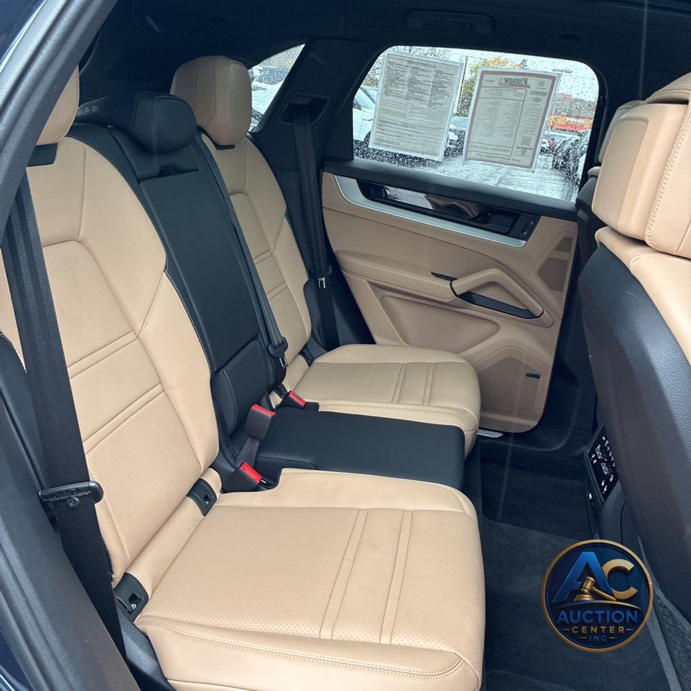2024 Porsche Cayenne Base