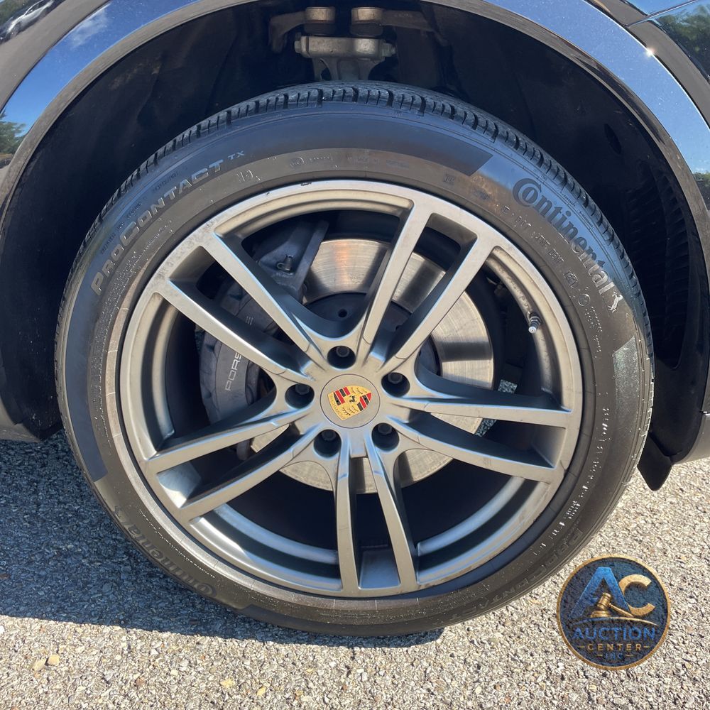 2022 Porsche Cayenne Platinum Edition