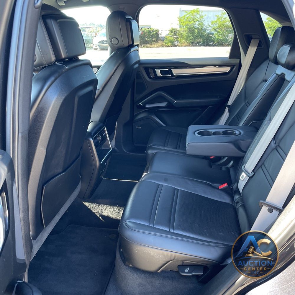 2022 Porsche Cayenne Platinum Edition