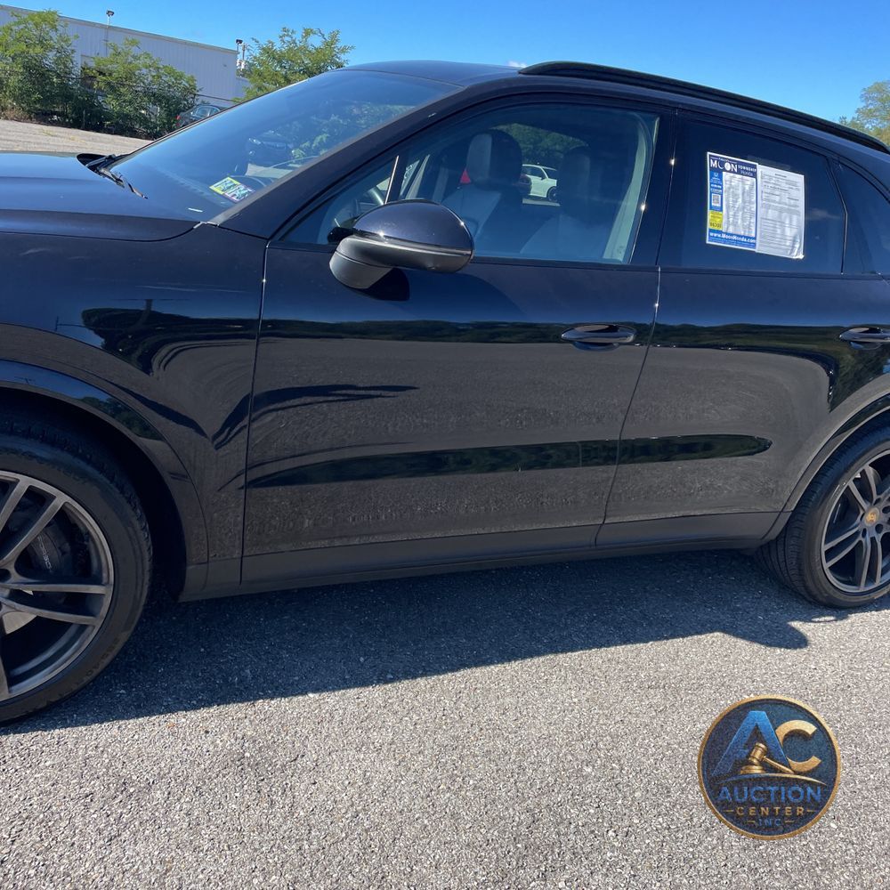 2022 Porsche Cayenne Platinum Edition