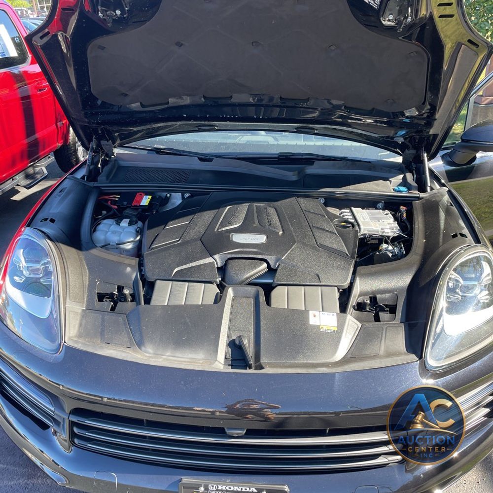 2022 Porsche Cayenne Platinum Edition