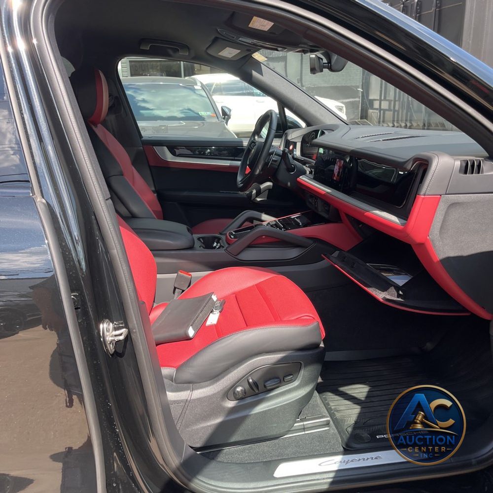 2024 Porsche Cayenne Base