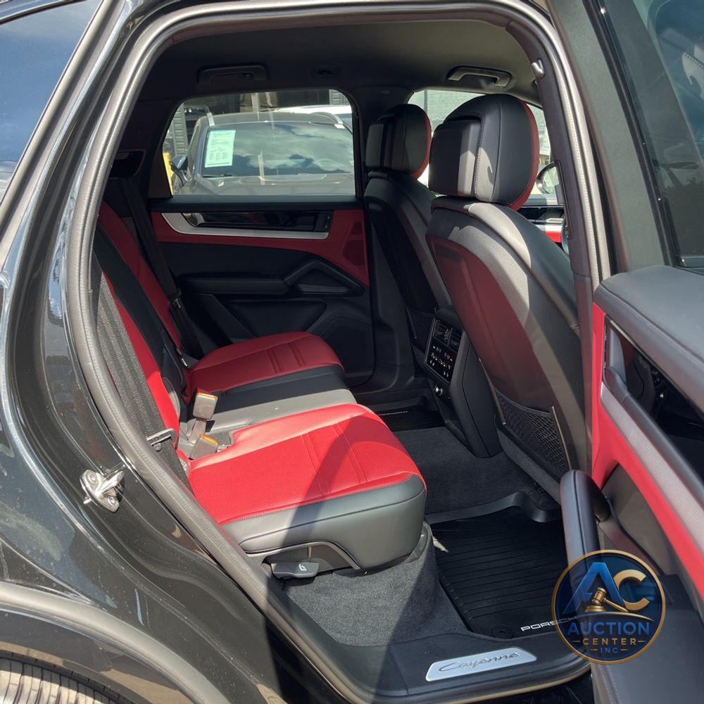 2024 Porsche Cayenne Base