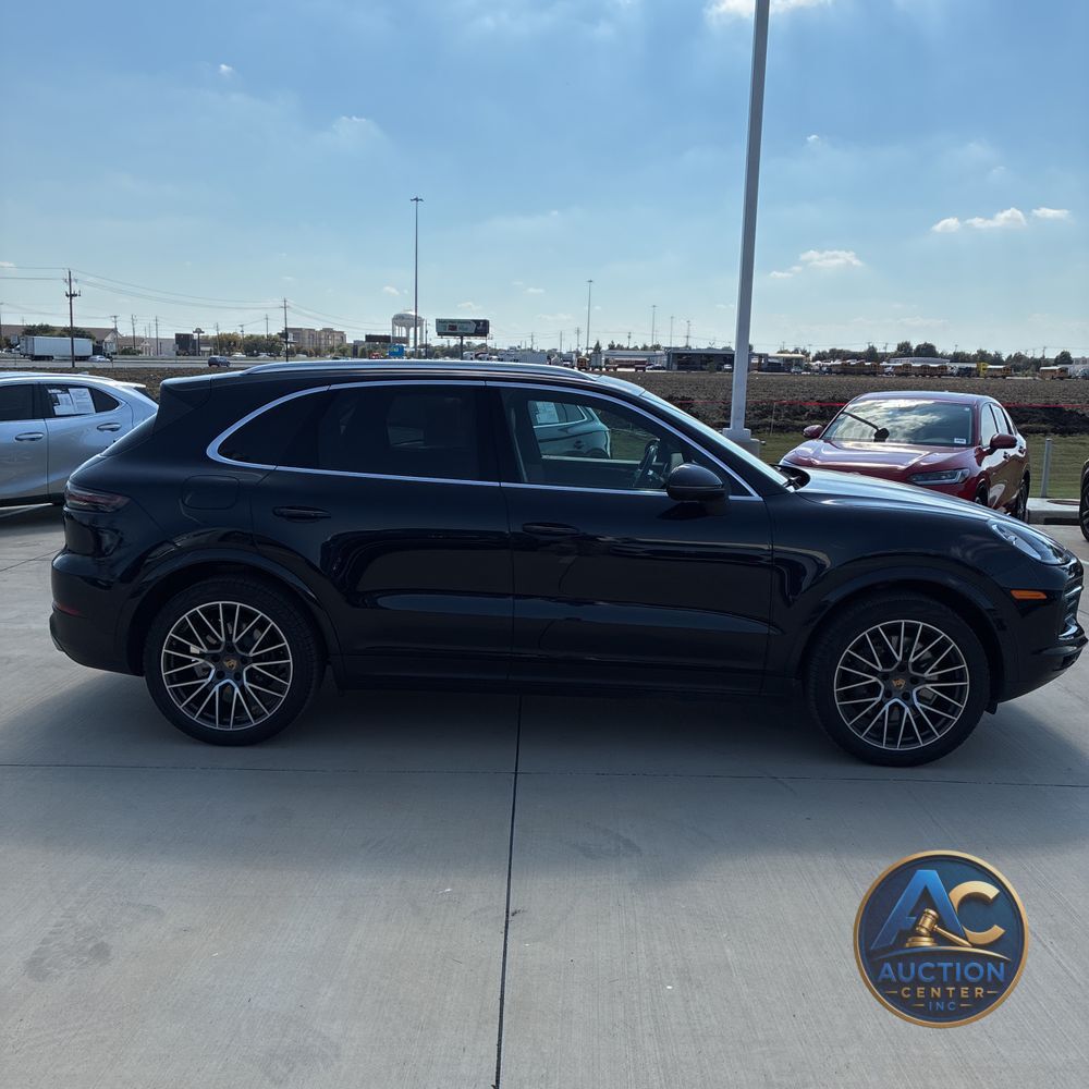 2022 Porsche Cayenne Base