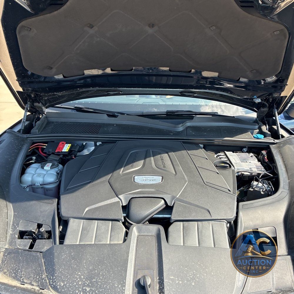 2022 Porsche Cayenne Base