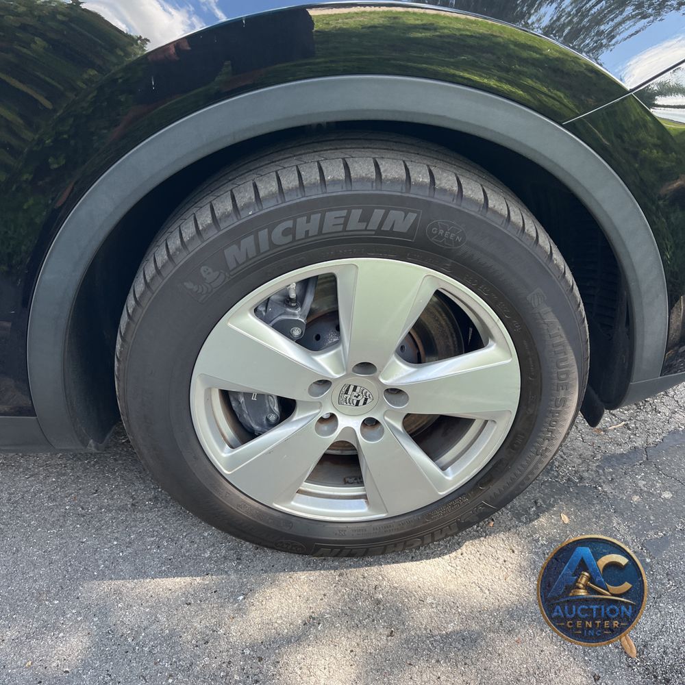 2022 Porsche Cayenne Base