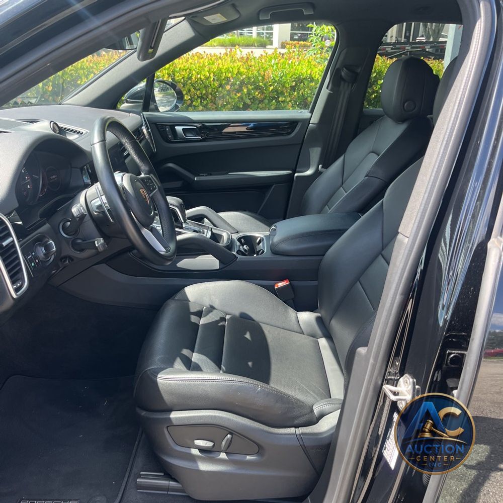 2022 Porsche Cayenne Base
