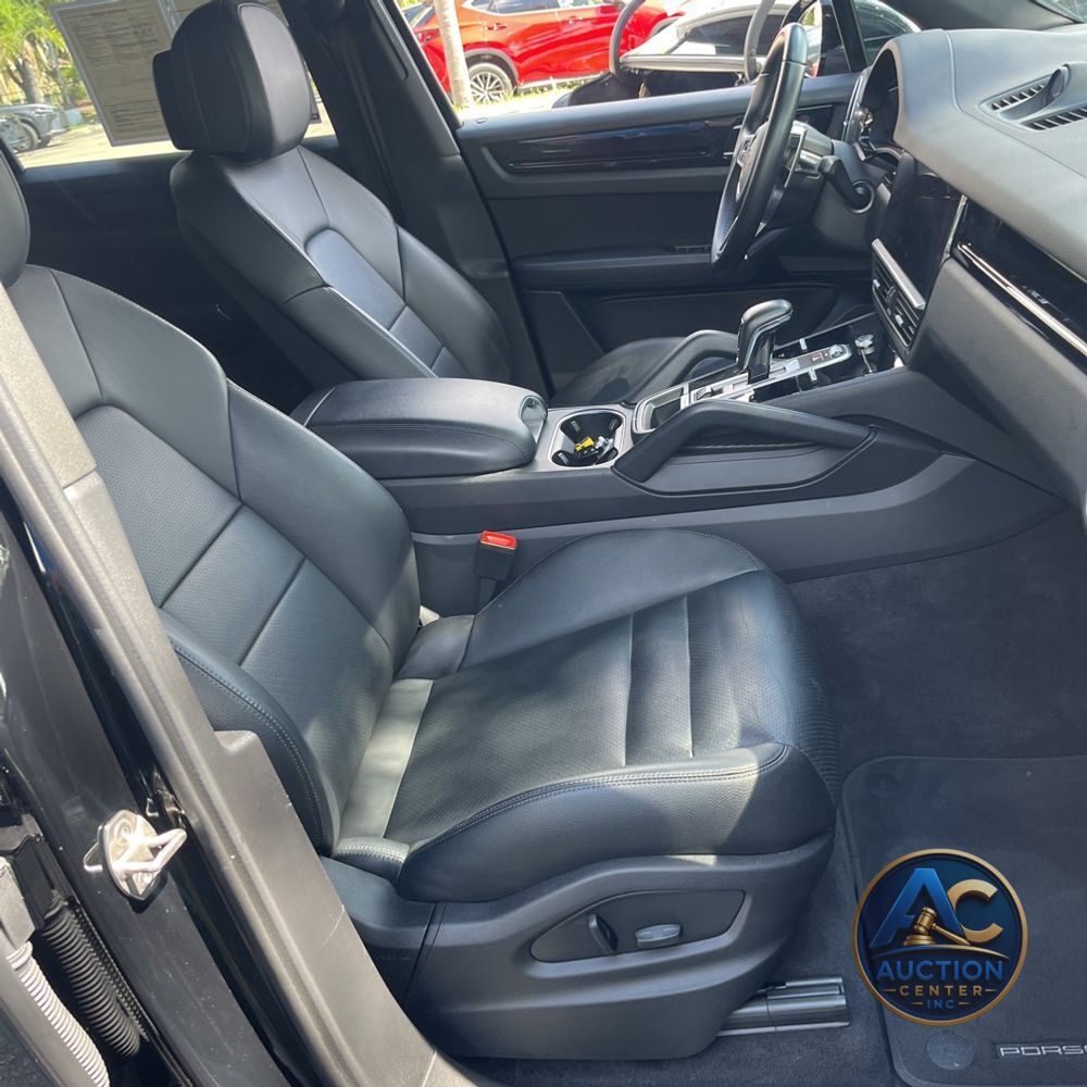 2022 Porsche Cayenne Base