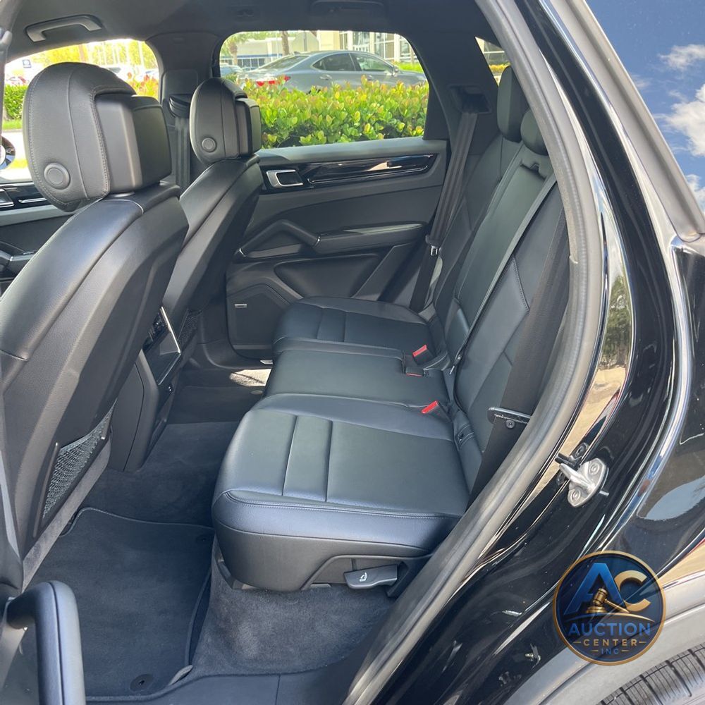 2022 Porsche Cayenne Base