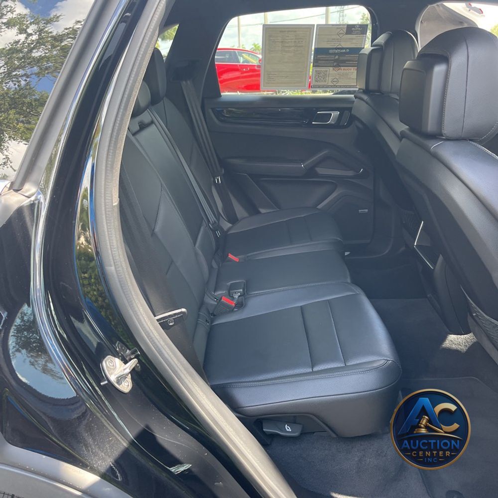 2022 Porsche Cayenne Base