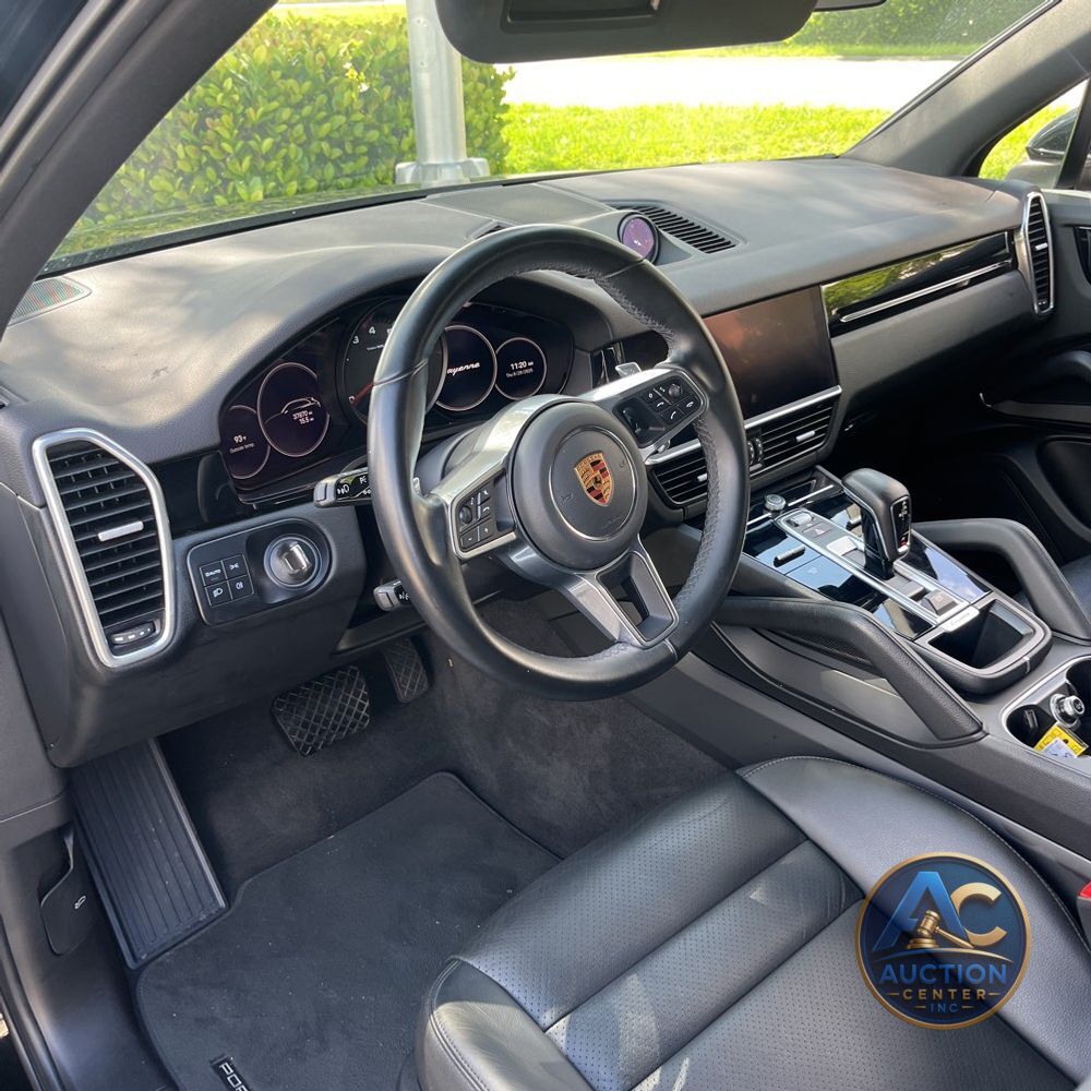 2022 Porsche Cayenne Base