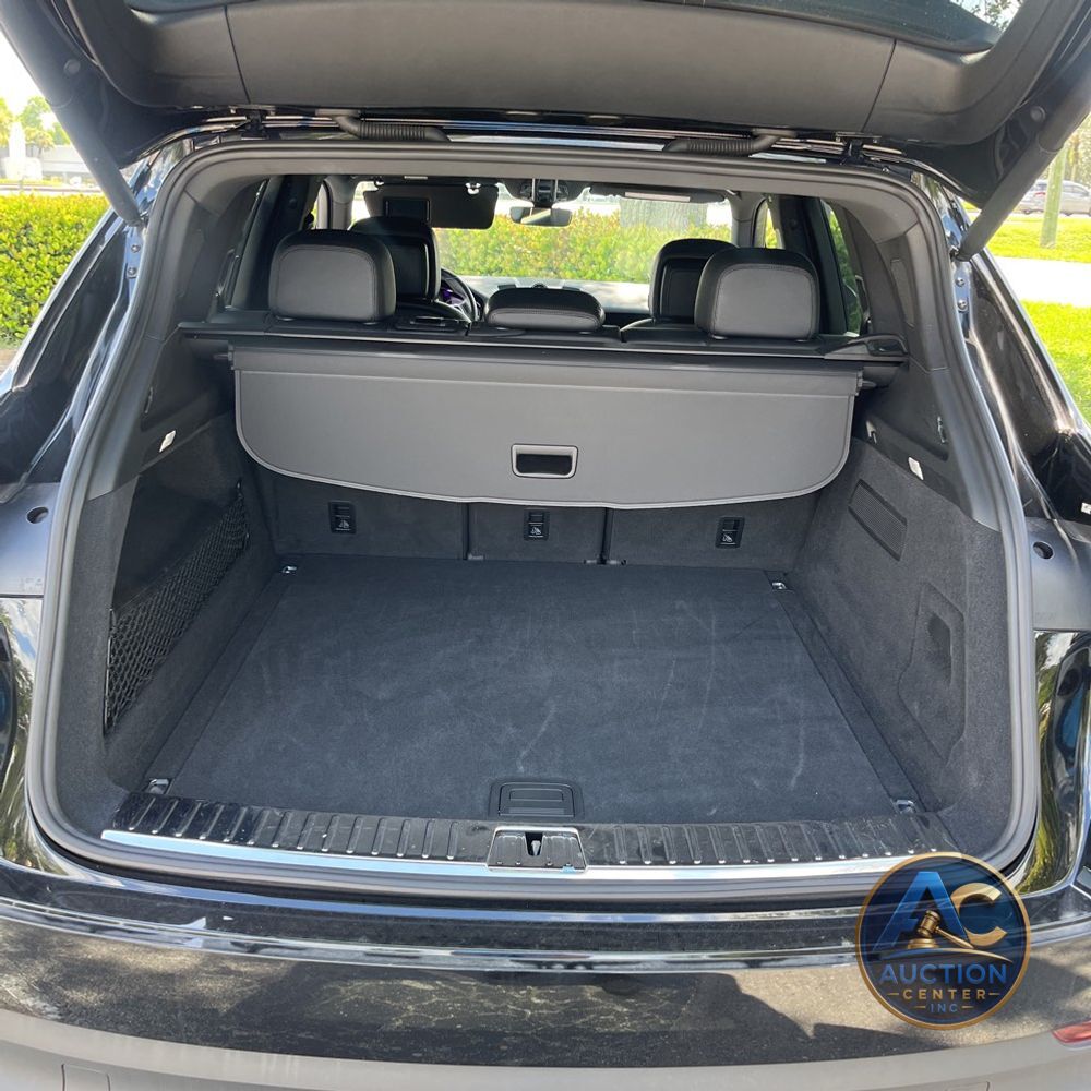 2022 Porsche Cayenne Base