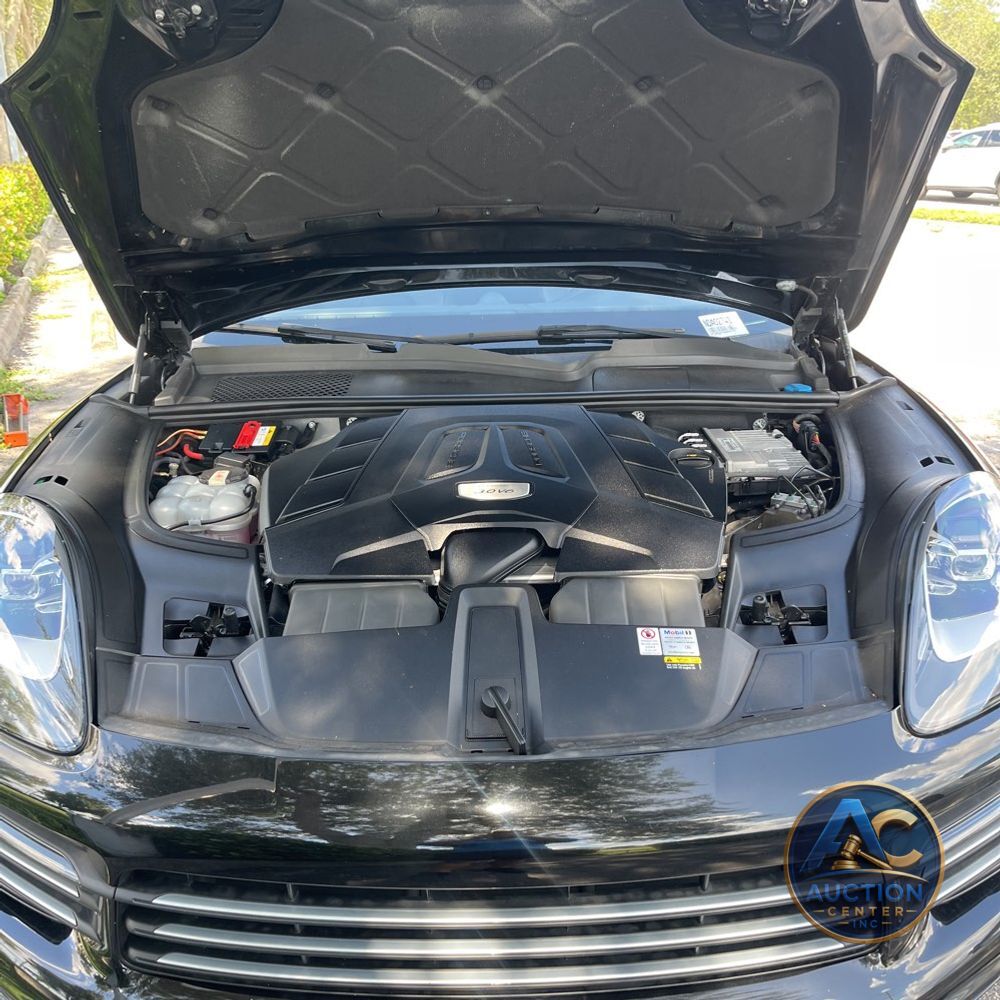 2022 Porsche Cayenne Base