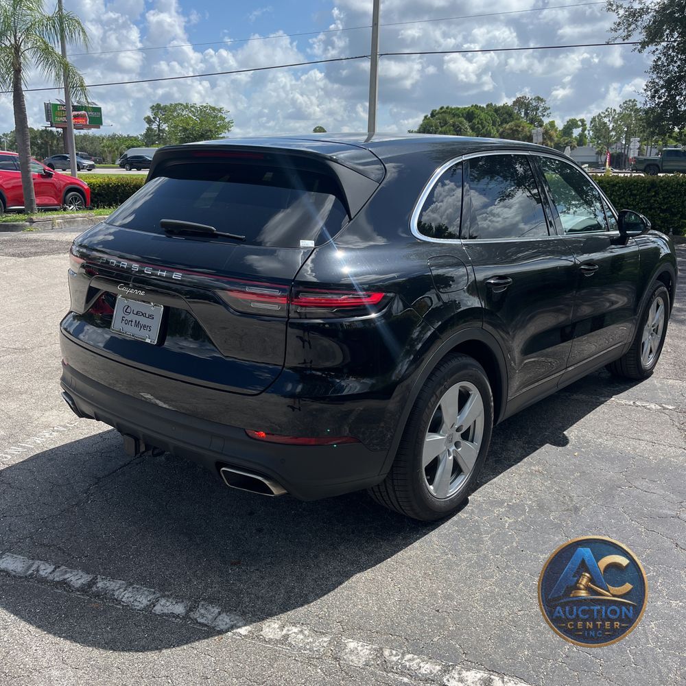 2022 Porsche Cayenne Base