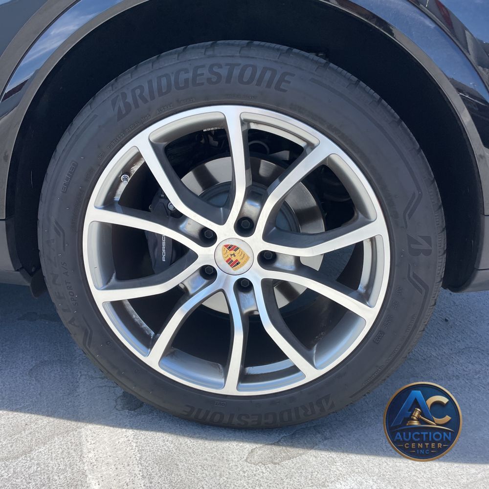 2024 Porsche Cayenne Base