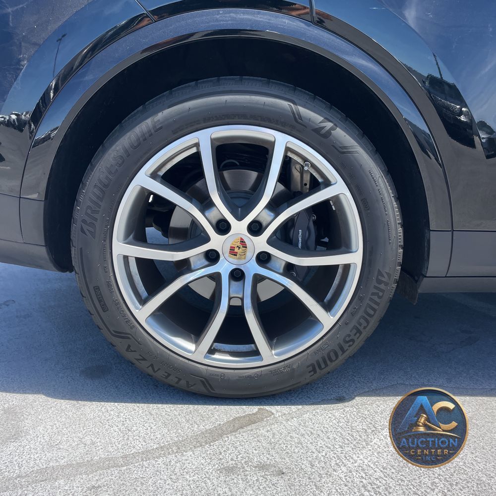 2024 Porsche Cayenne Base