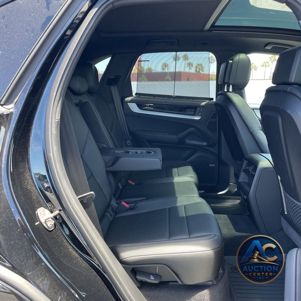 2024 Porsche Cayenne Base