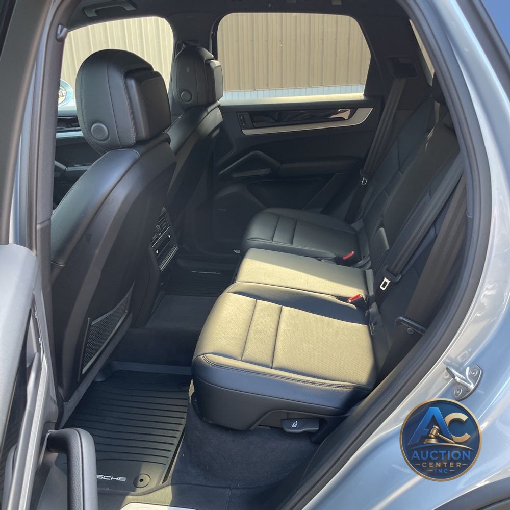 2024 Porsche Cayenne Base