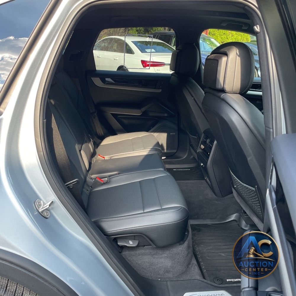 2024 Porsche Cayenne Base