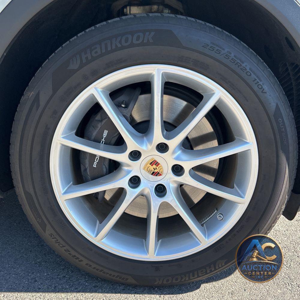 2024 Porsche Cayenne Base