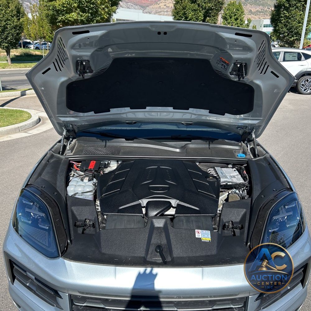 2024 Porsche Cayenne Base