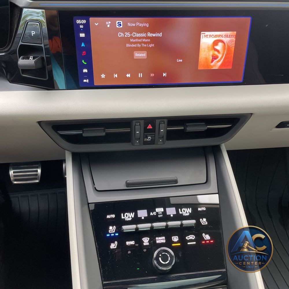 2024 Porsche Macan EV 4