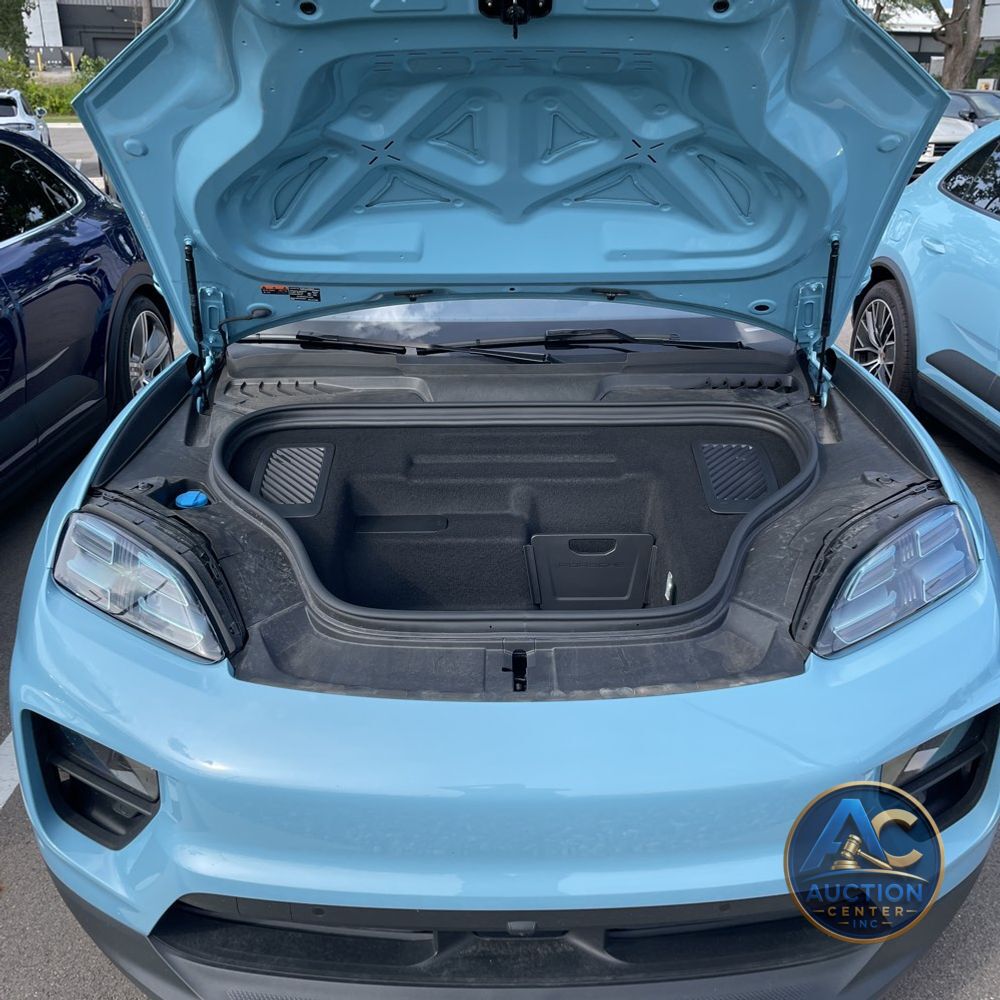 2024 Porsche Macan EV 4