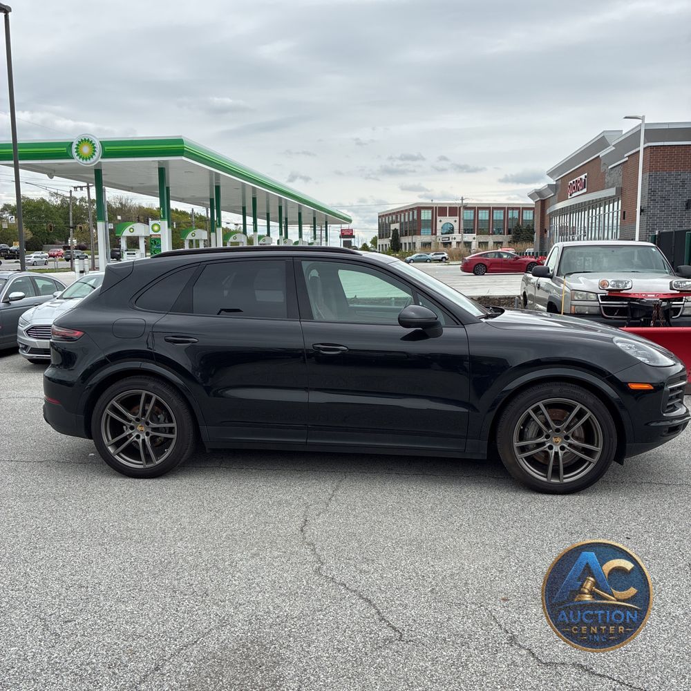2023 Porsche Cayenne S Platinum Edition