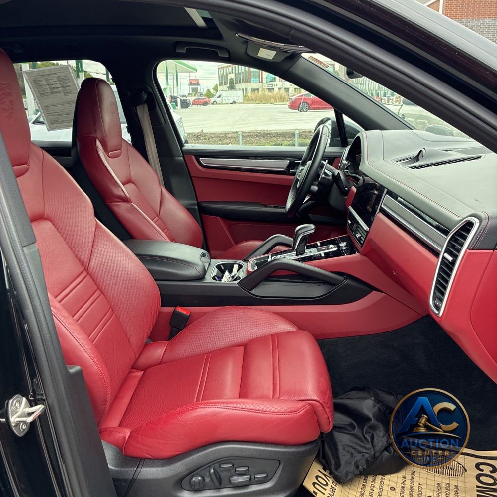 2023 Porsche Cayenne S Platinum Edition