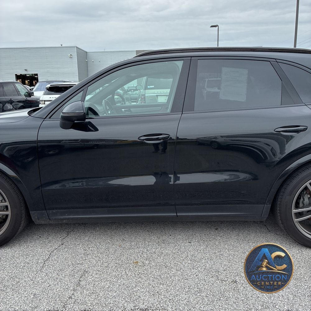 2023 Porsche Cayenne S Platinum Edition