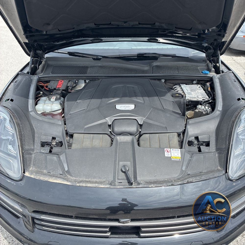 2023 Porsche Cayenne S Platinum Edition