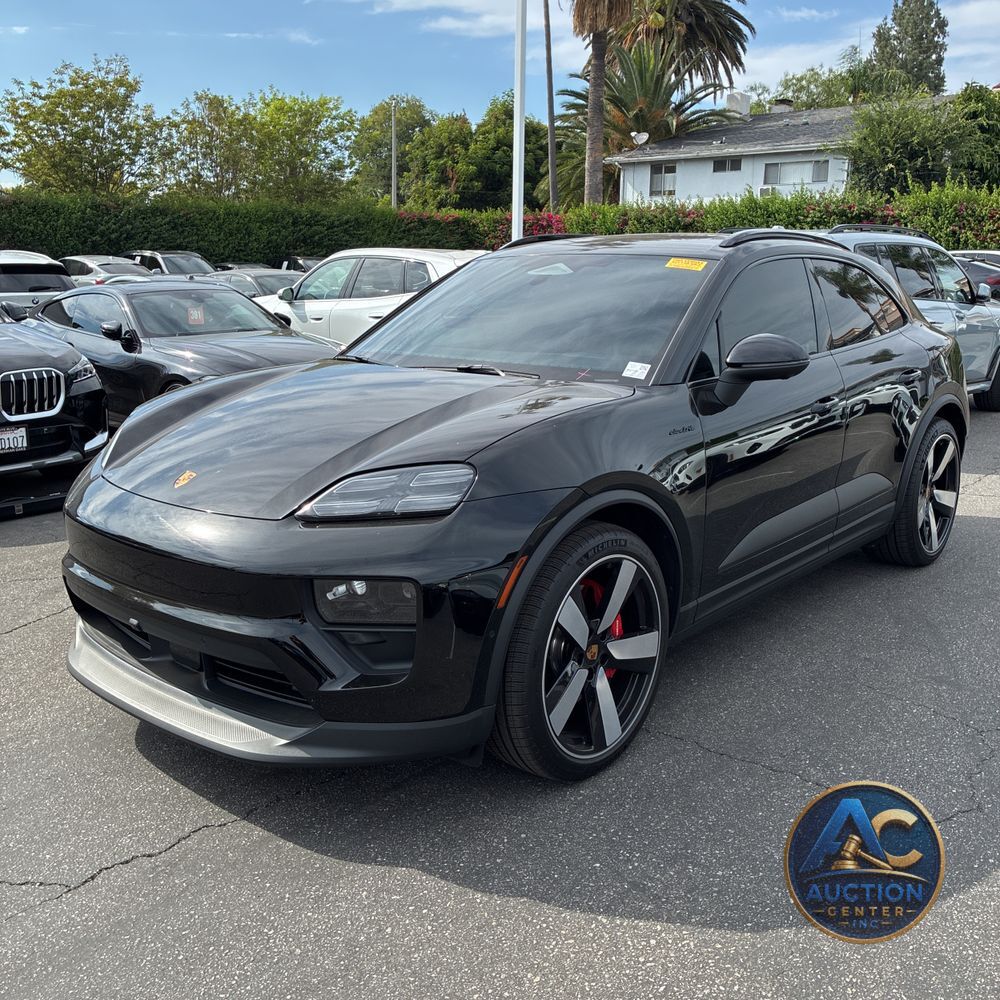 2025 Porsche Macan 4S Electric