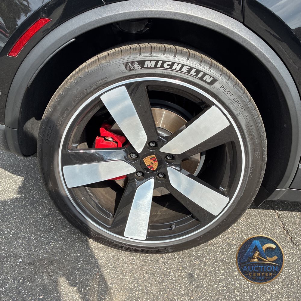 2025 Porsche Macan 4S Electric