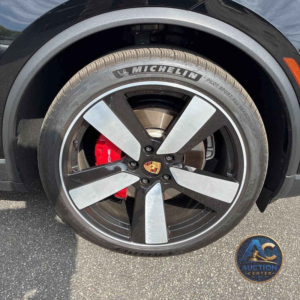 2025 Porsche Macan 4S Electric