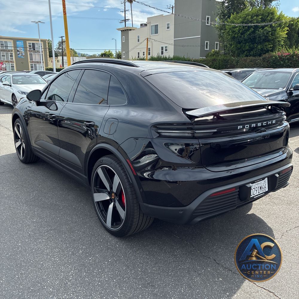 2025 Porsche Macan 4S Electric