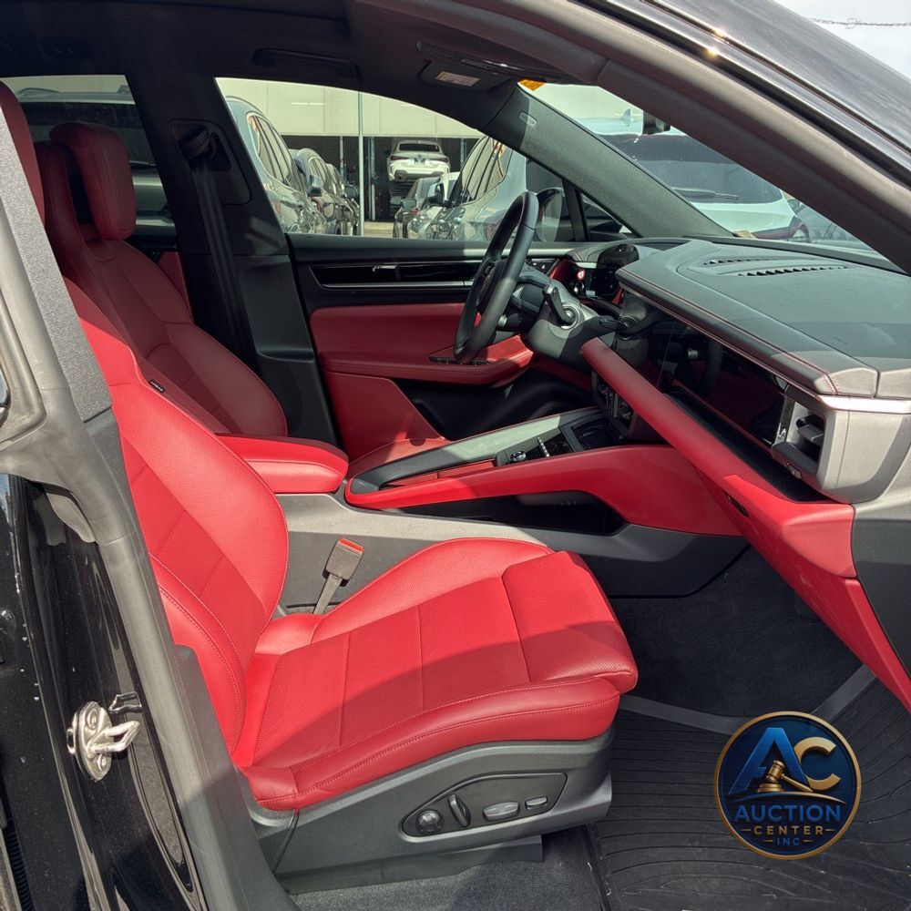 2025 Porsche Macan 4S Electric