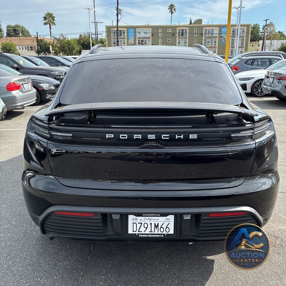 2025 Porsche Macan 4S Electric