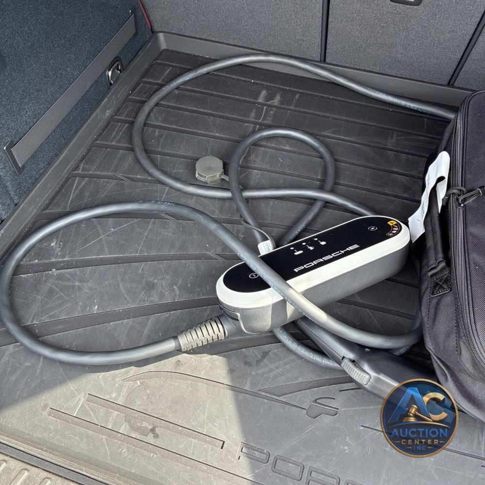 2025 Porsche Macan 4S Electric