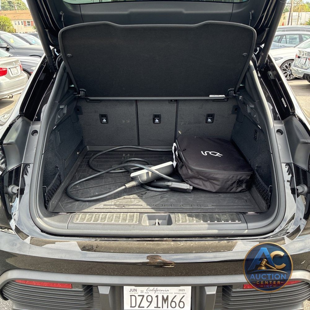 2025 Porsche Macan 4S Electric