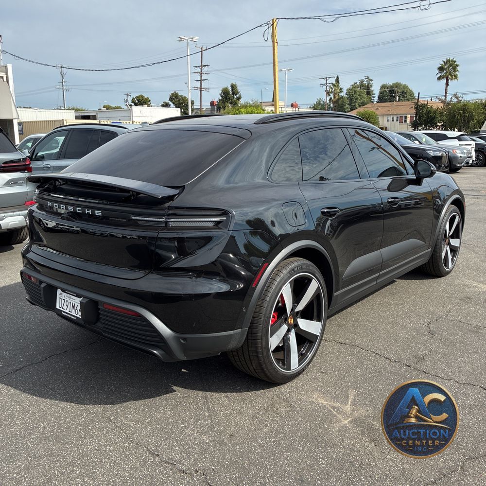 2025 Porsche Macan 4S Electric
