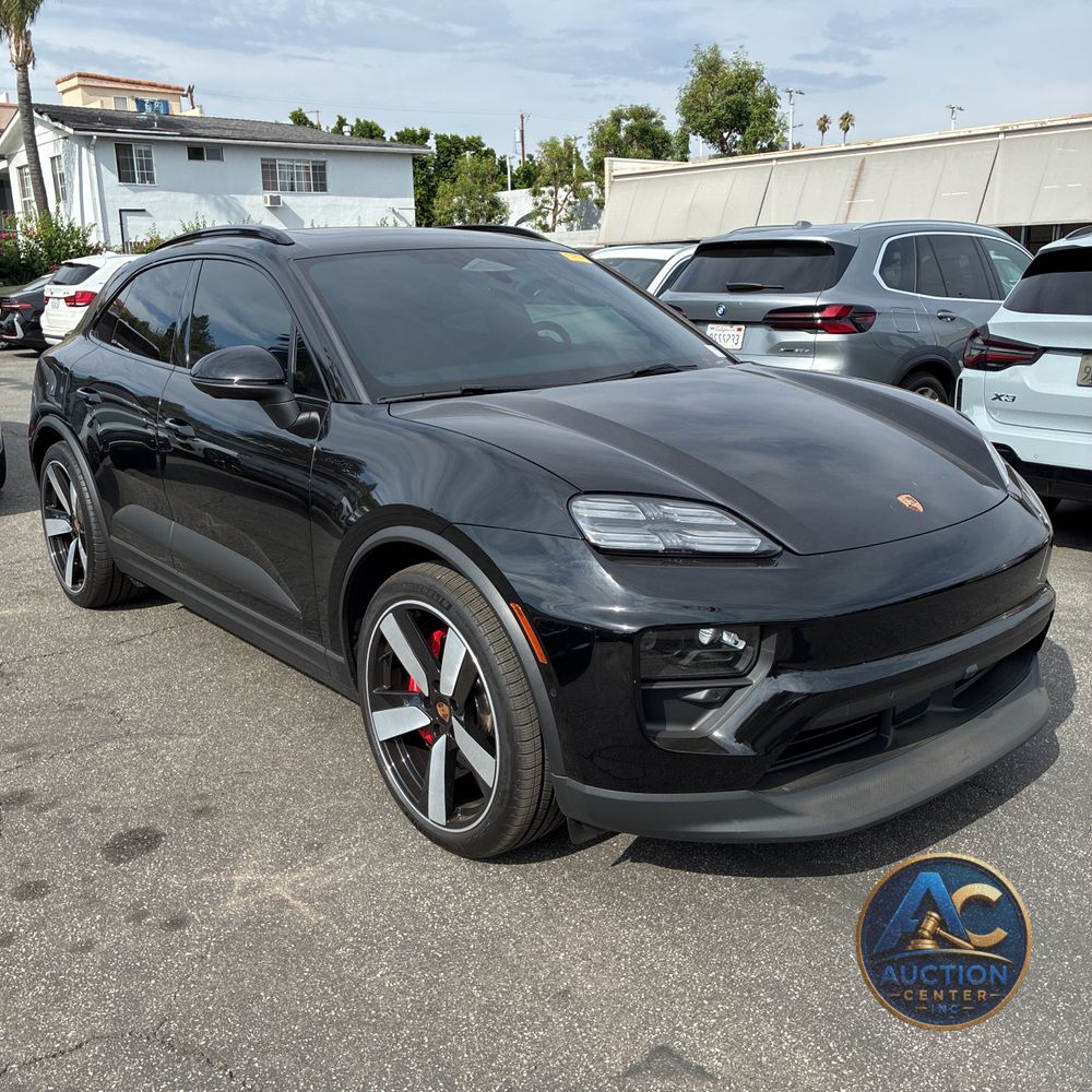 2025 Porsche Macan 4S Electric